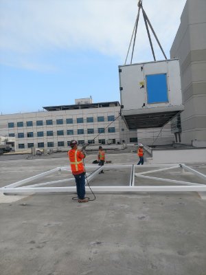 Installation with the assistance of a crane